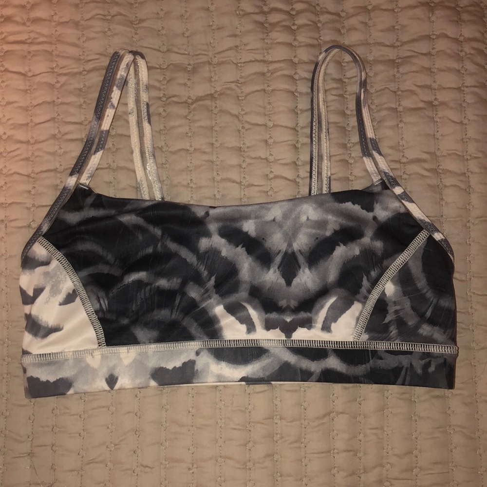 Lululemon sports bra